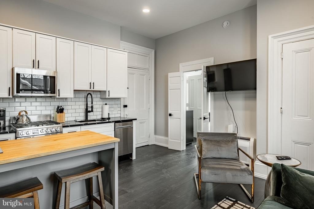 305 S Walnut Street - Photo 3