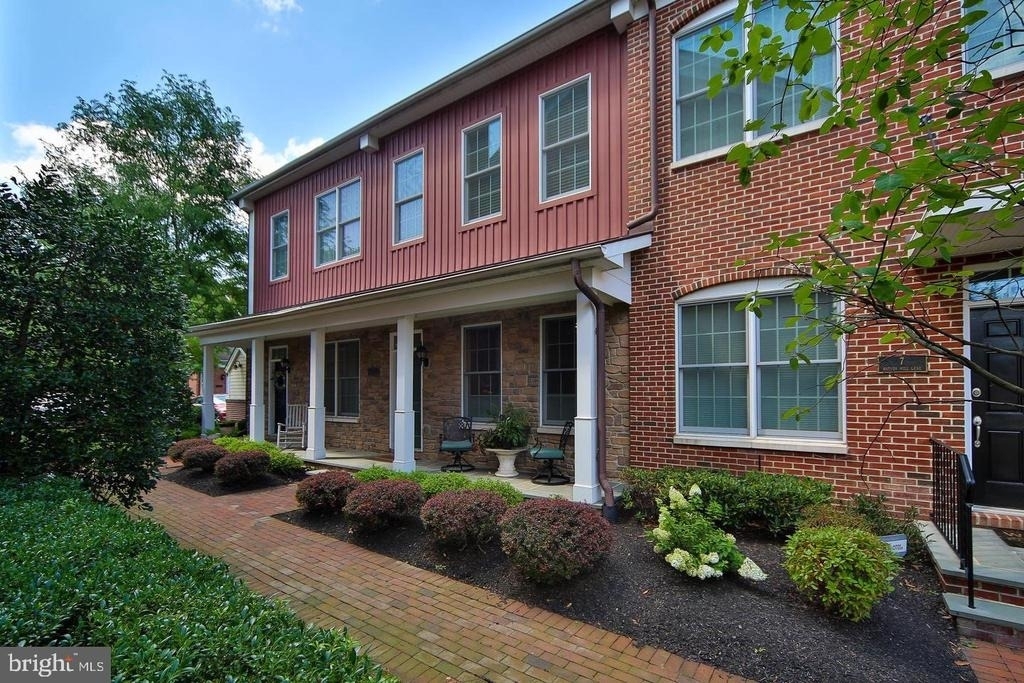 6 Watson Mill Lane - Photo 0