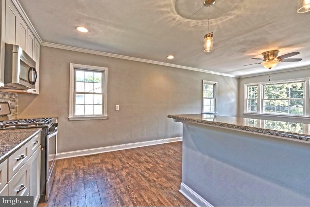 308 Florence Boulevard - Photo 10