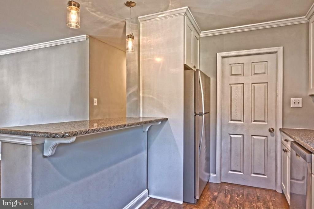 308 Florence Boulevard - Photo 8