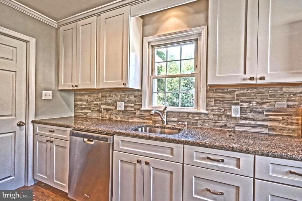 308 Florence Boulevard - Photo 9
