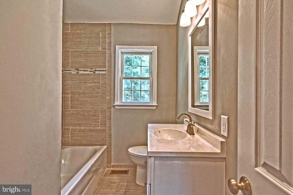 308 Florence Boulevard - Photo 14