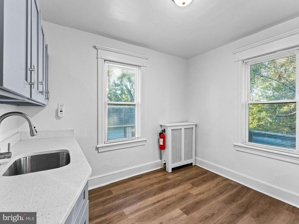 41 W Clinton Avenue - Photo 6