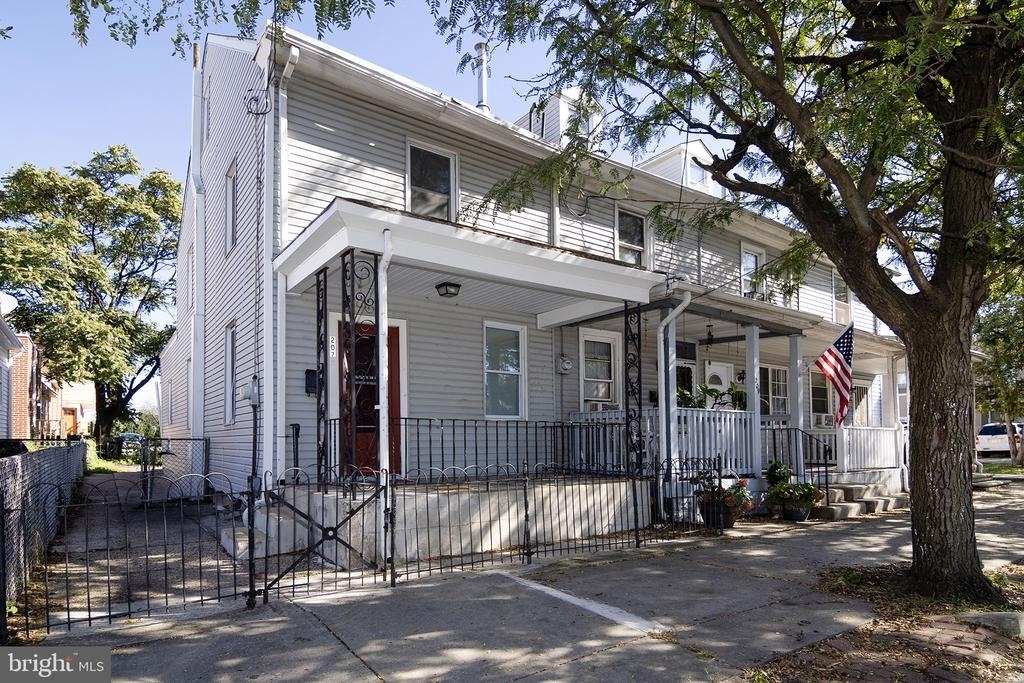 207 Somerset Street - Photo 1