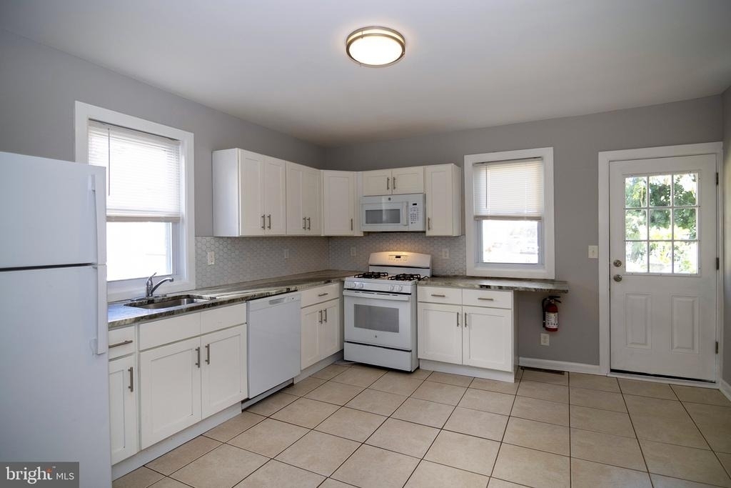 207 Somerset Street - Photo 13