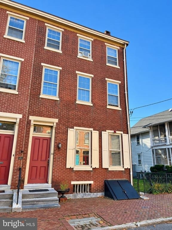 30 W Union Street - Photo 0