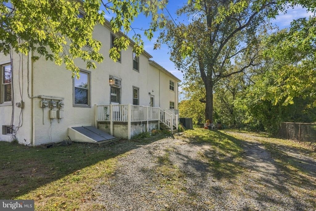 200 Leon Avenue - Photo 2