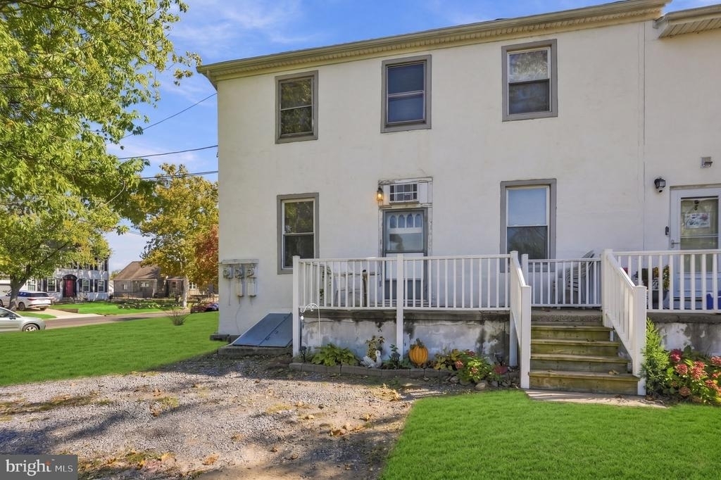 200 Leon Avenue - Photo 1