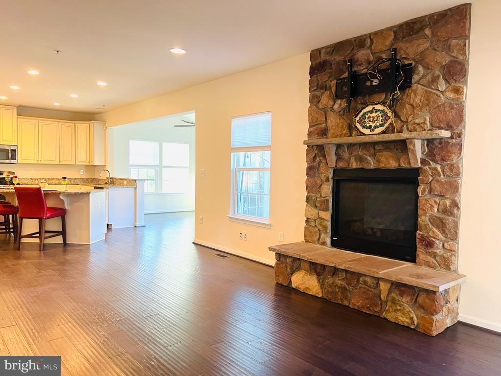 3002 Winterbourne Drive - Photo 4