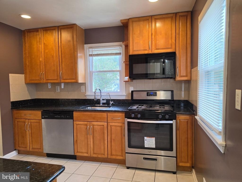 4808 Lexington Avenue - Photo 2