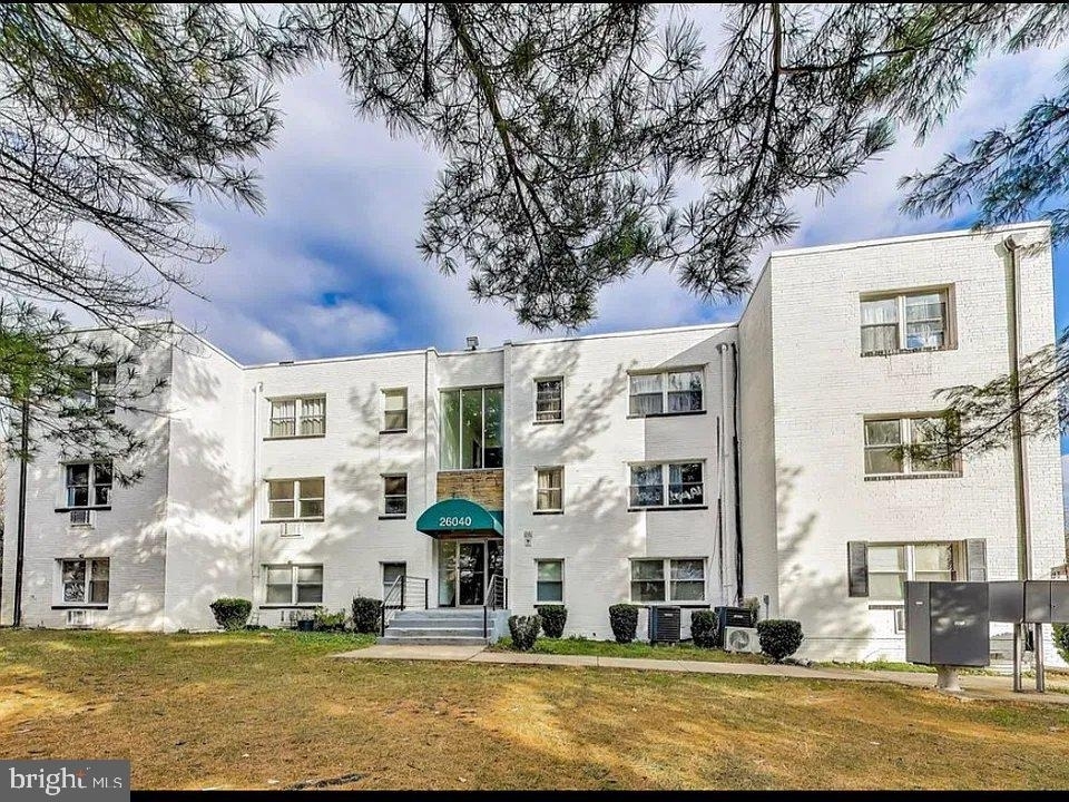 26040 Woodfield Road - Photo 0