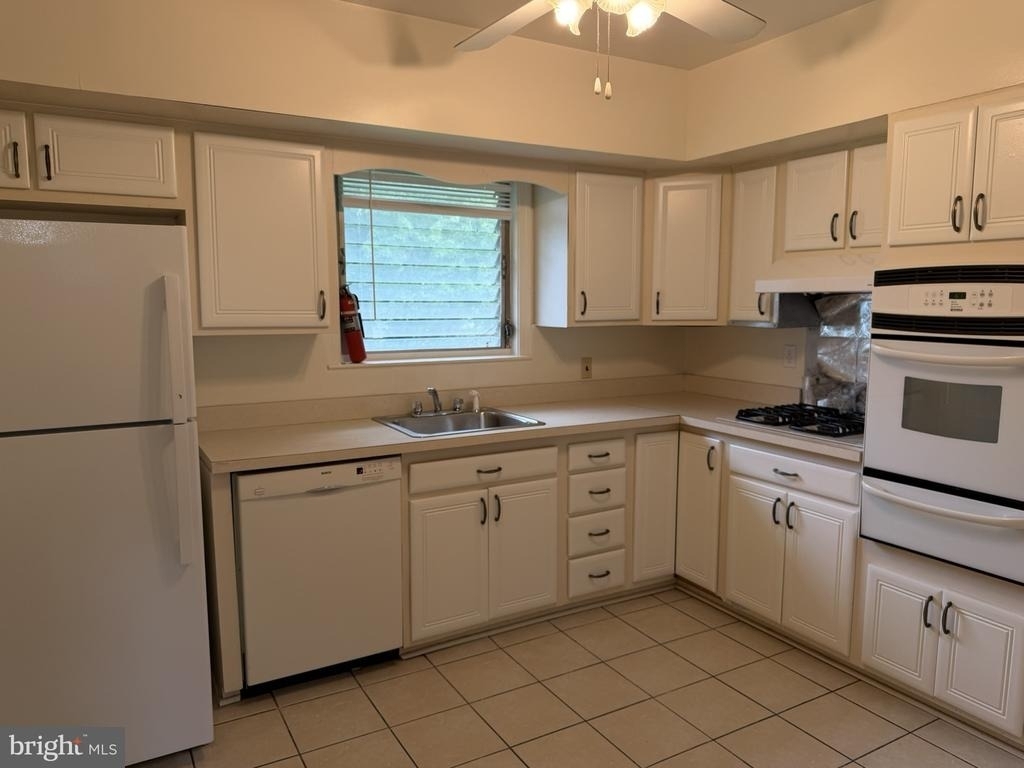 9220 Quintana Drive - Photo 2