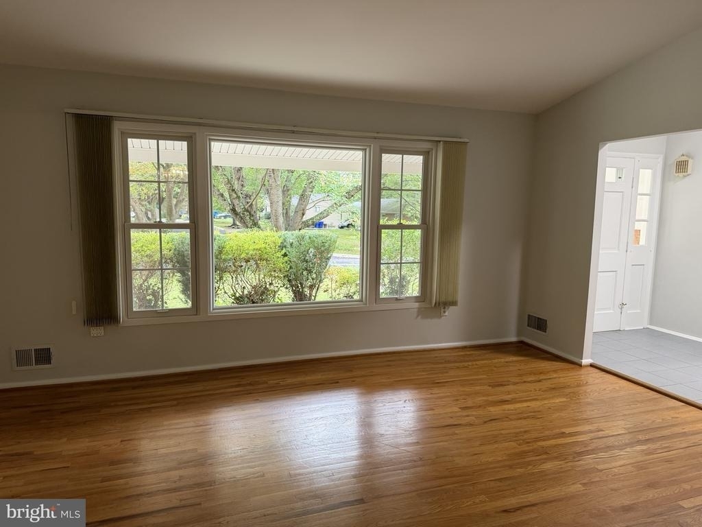 14015 Congress Drive - Photo 8