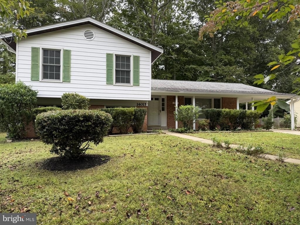 14015 Congress Drive - Photo 0