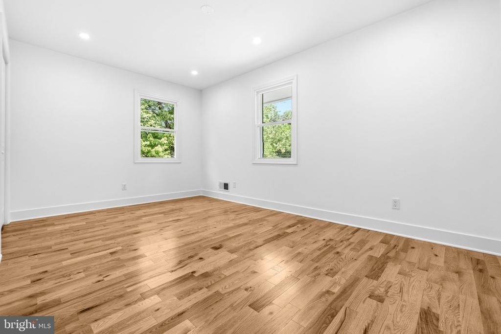 9828 Watts Branch Drive - Photo 11