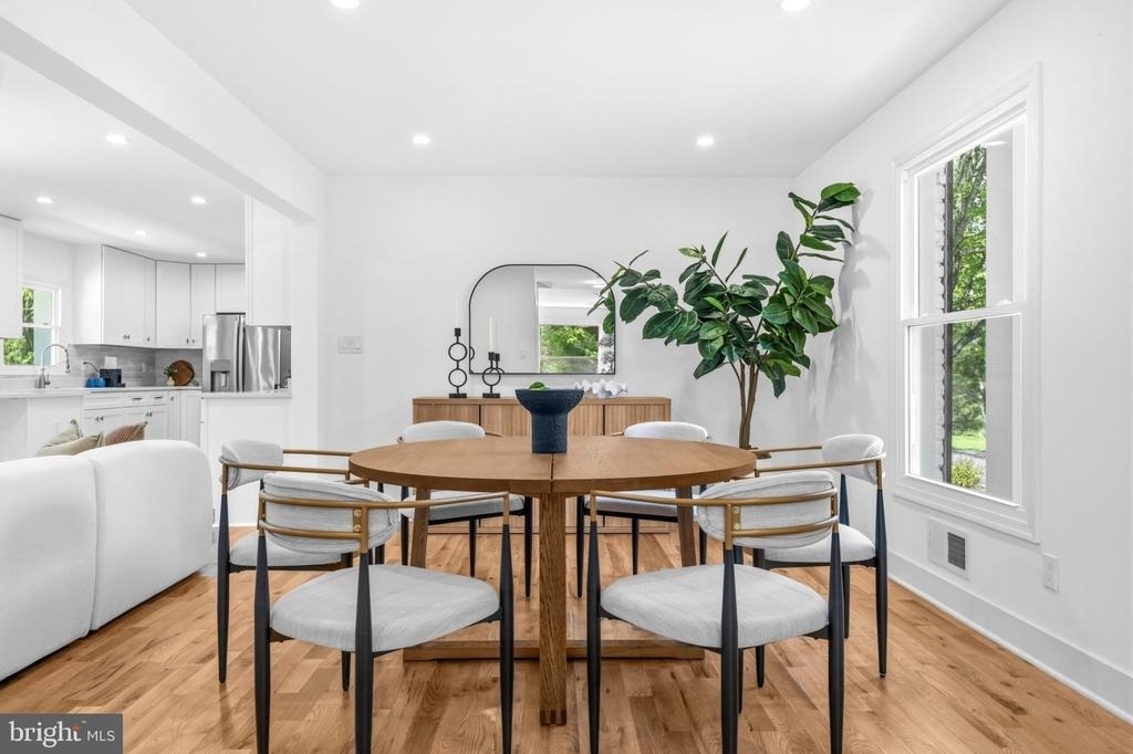 9828 Watts Branch Drive - Photo 3