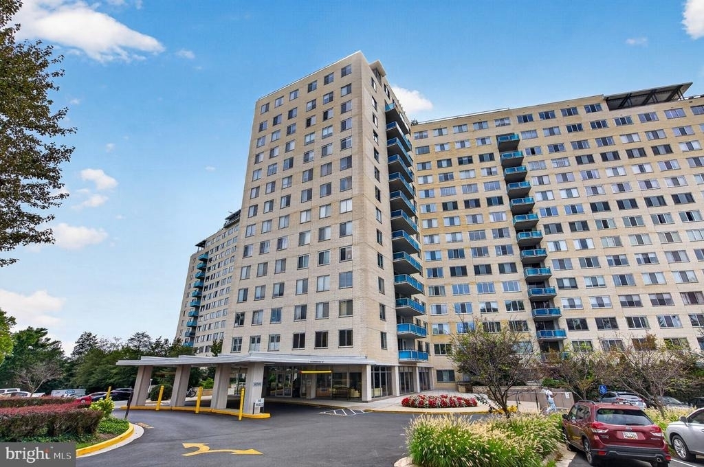 10500 Rockville Pike - Photo 0