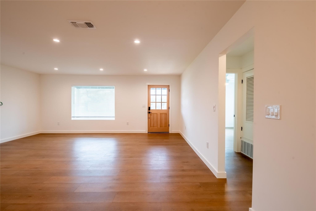 7104 Twin Crest Dr - Photo 4
