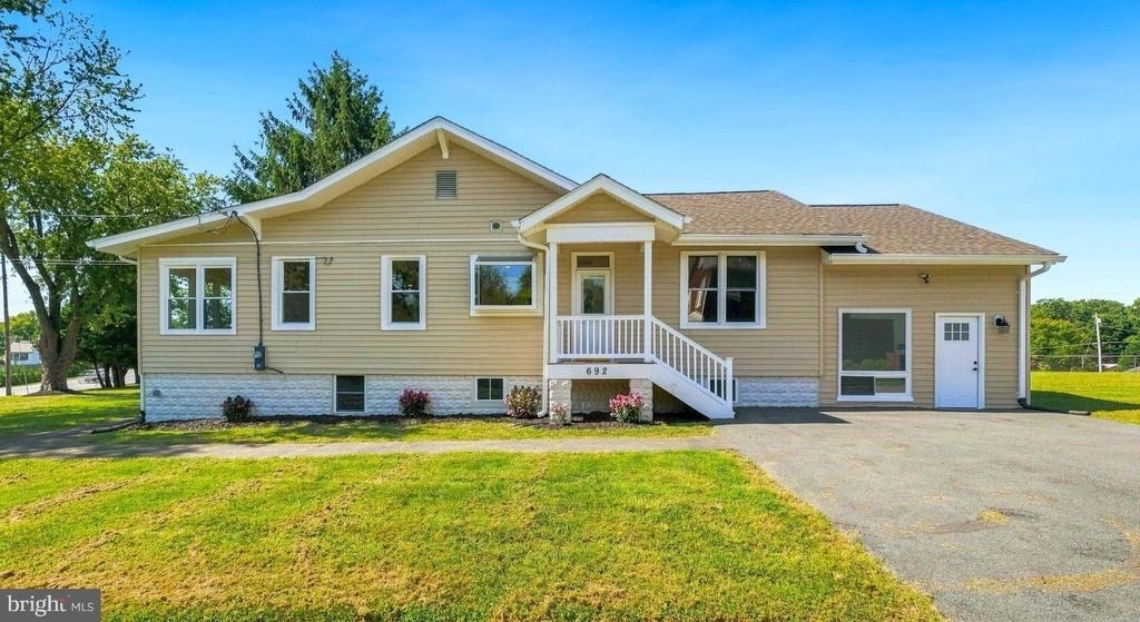 692 Ridge - Photo 0