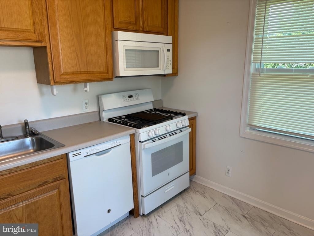 31 Aberdeen Avenue - Photo 1