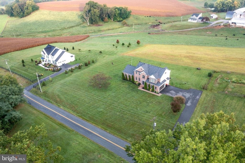 1122 Heaps Road - Photo 2