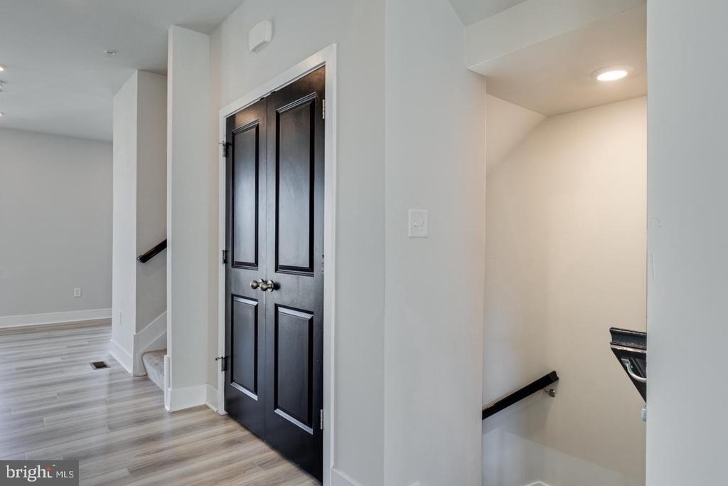 6894 Barrowfield Place - Photo 28