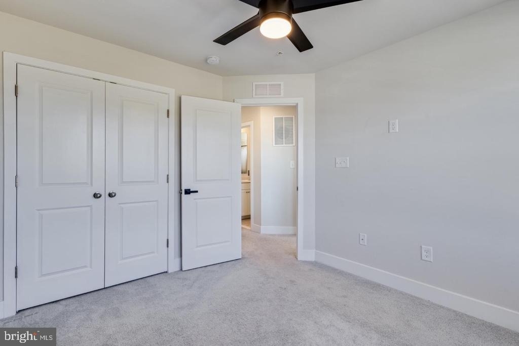 6894 Barrowfield Place - Photo 23