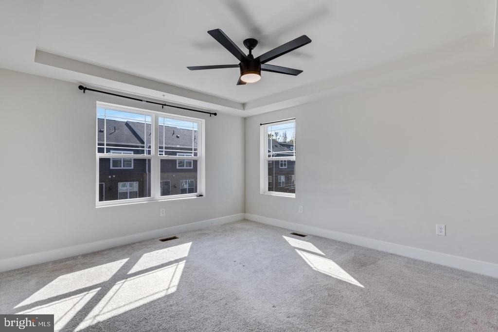6894 Barrowfield Place - Photo 18