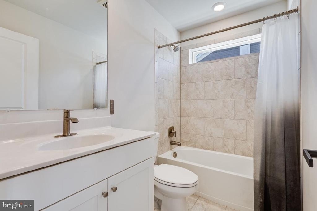 6894 Barrowfield Place - Photo 32