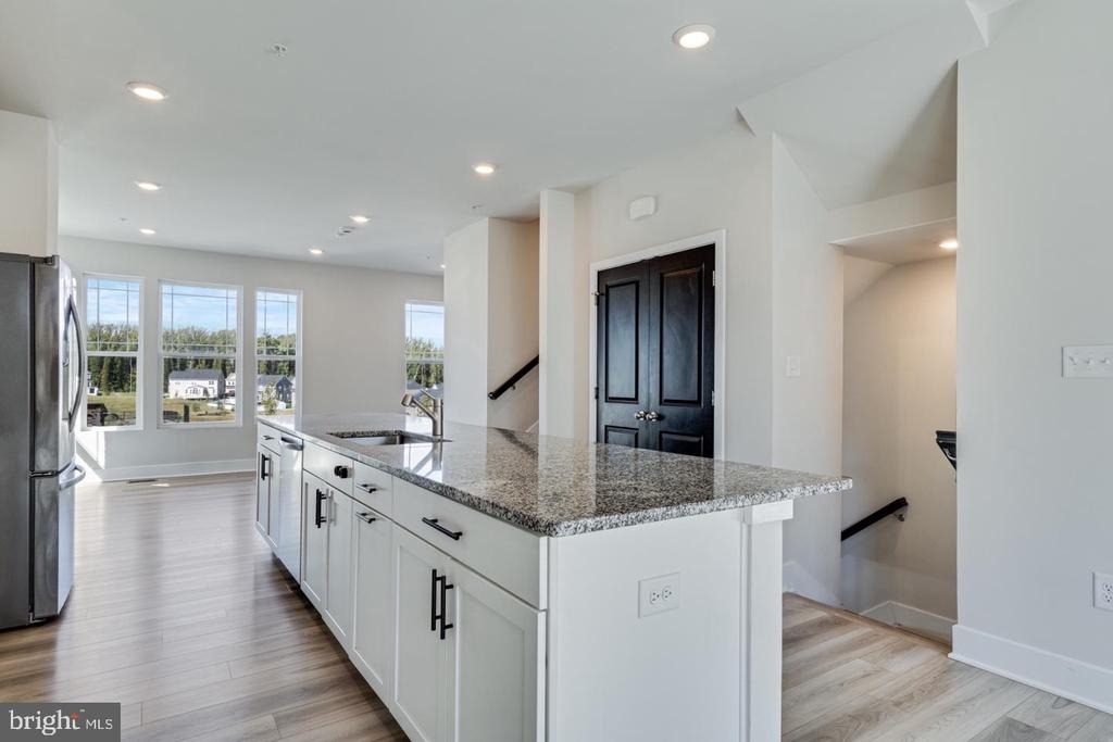 6894 Barrowfield Place - Photo 11