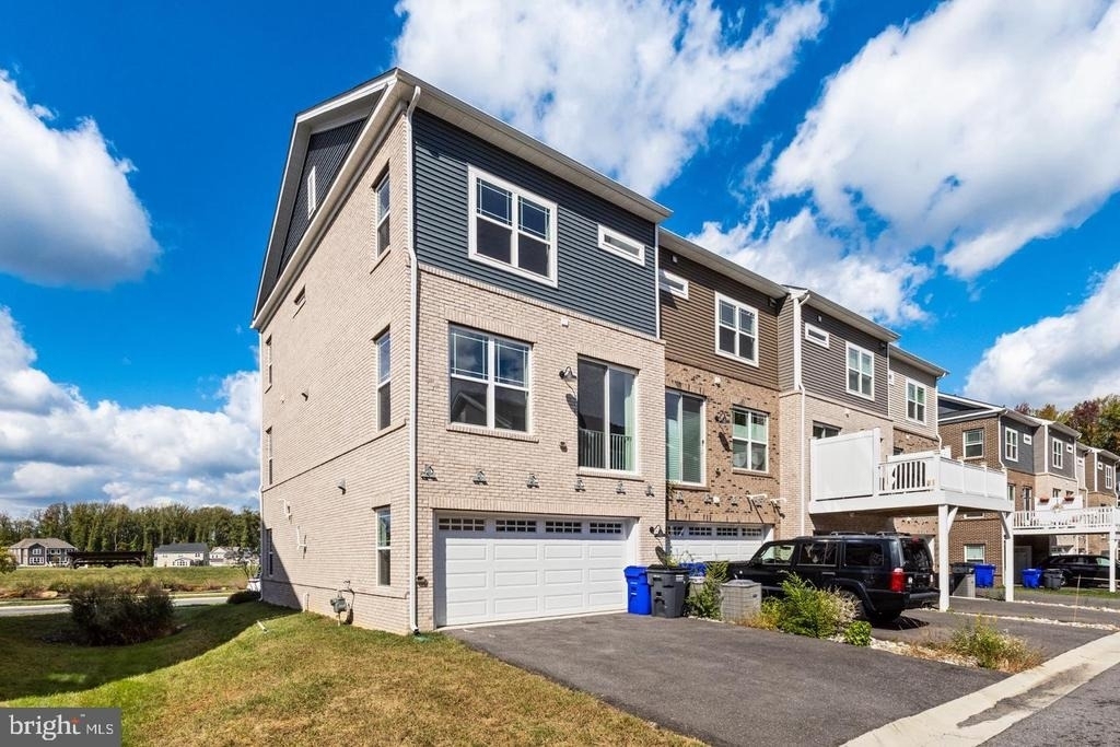 6894 Barrowfield Place - Photo 1