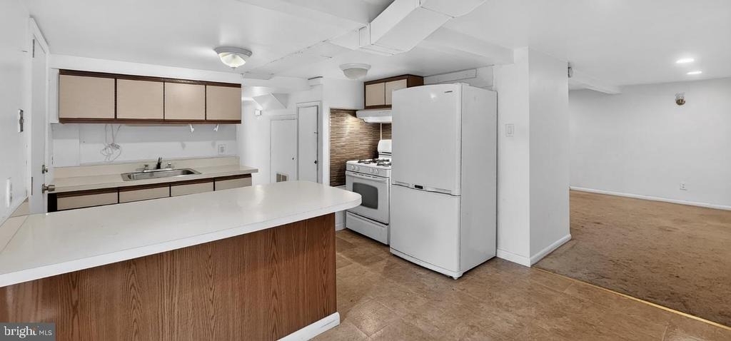 300 Maiden Choice Lane - Photo 7