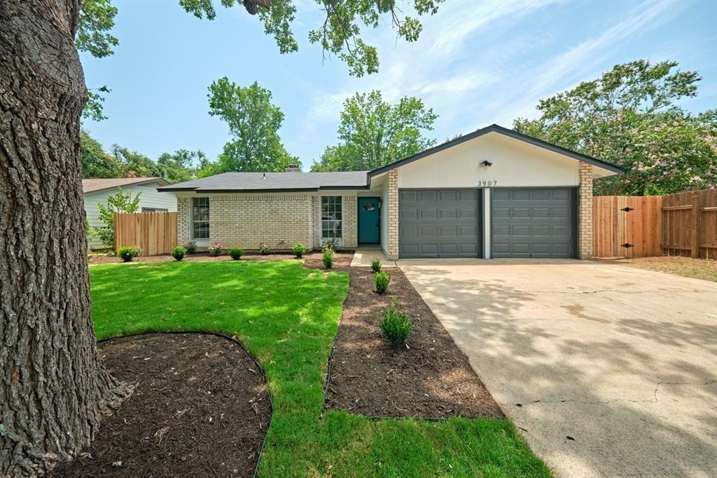 3907 Tamil St - Photo 0