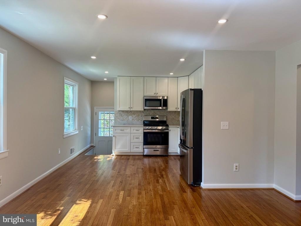 1040 Marleigh Circle - Photo 2