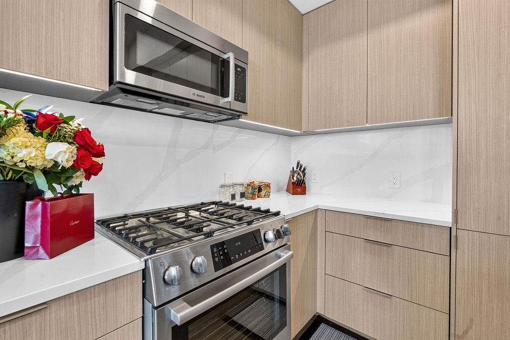 700 River St - Photo 8