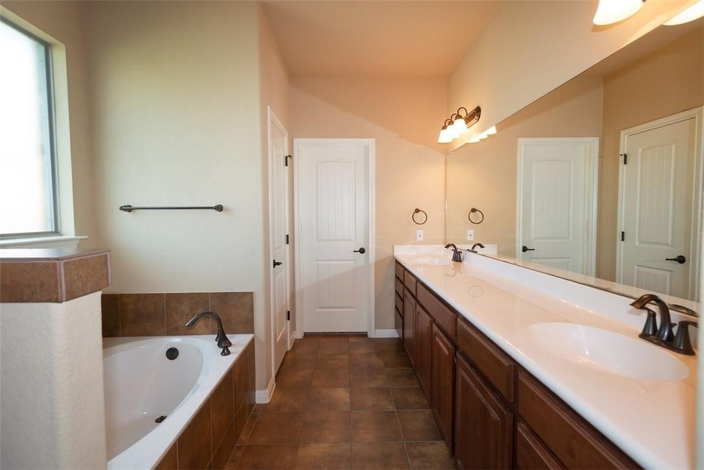 1078 Sussex Way - Photo 10