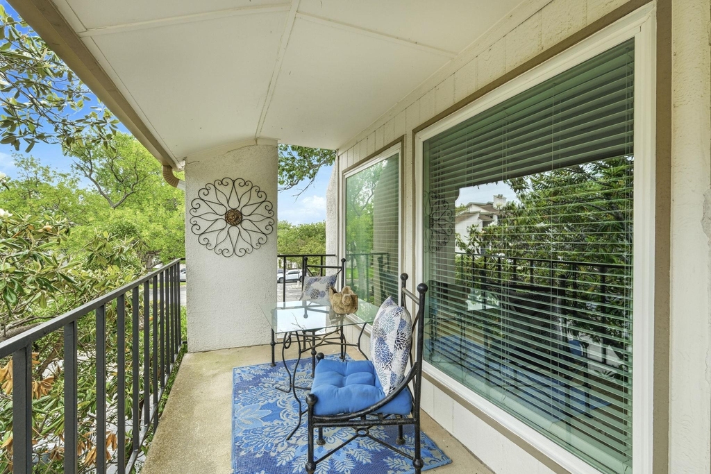 6910 Hart Ln - Photo 2