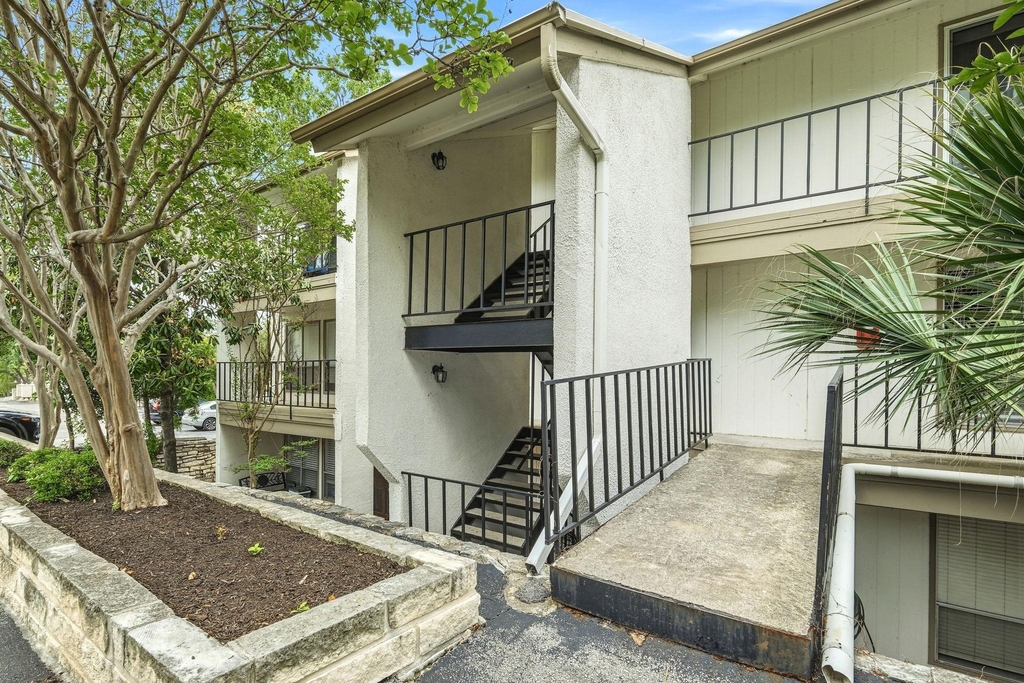 6910 Hart Ln - Photo 19