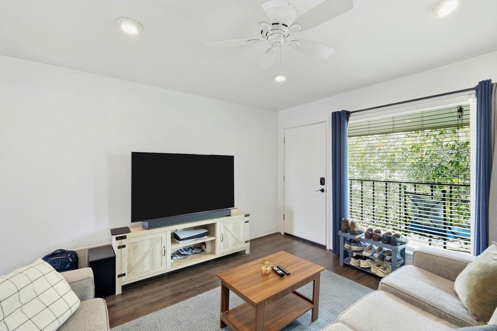 6910 Hart Ln - Photo 5