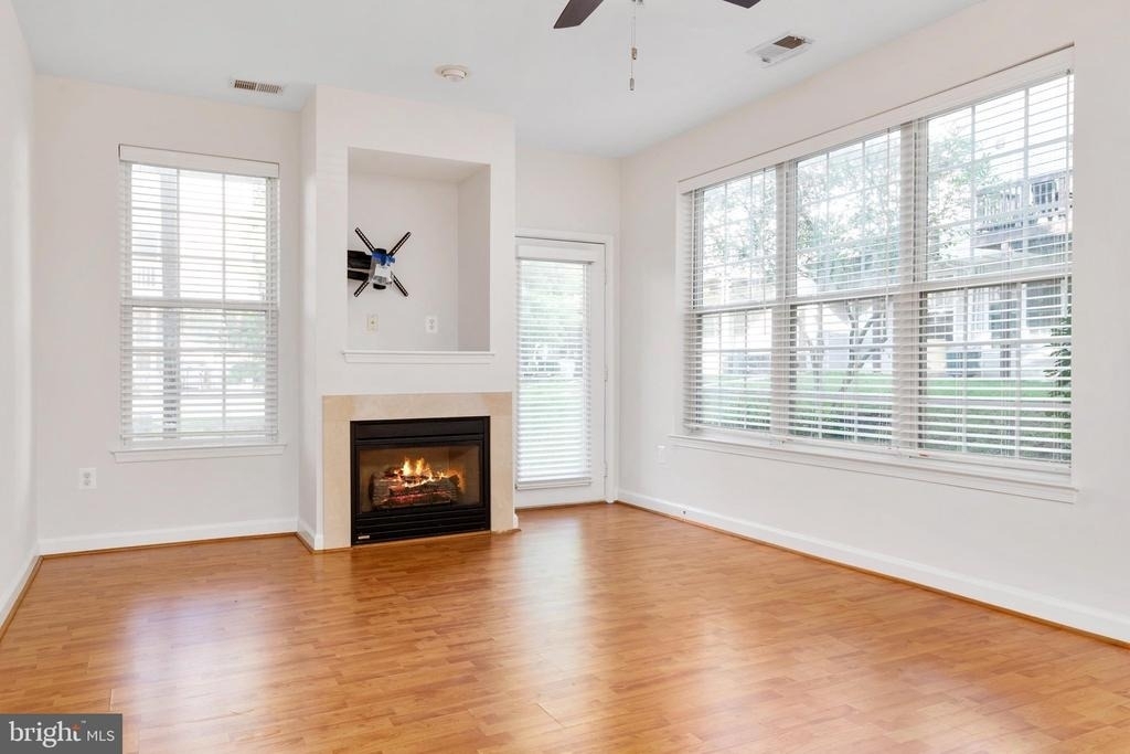 2703 Oak Leaf Court - Photo 4
