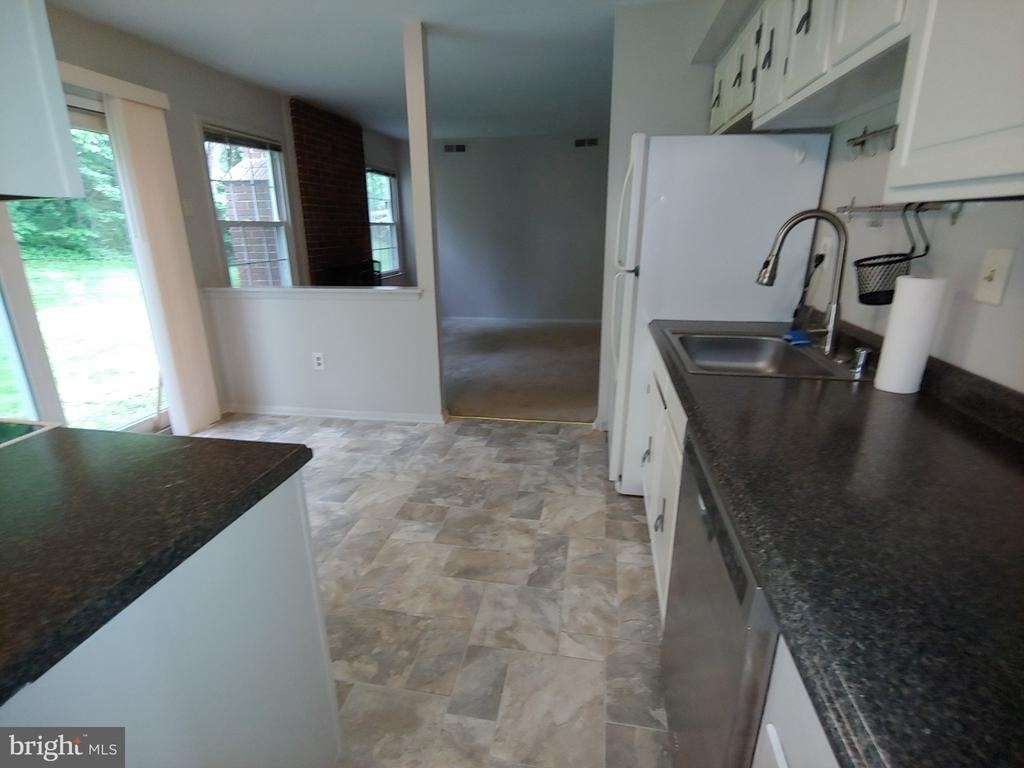 1910 Harcourt Avenue - Photo 7