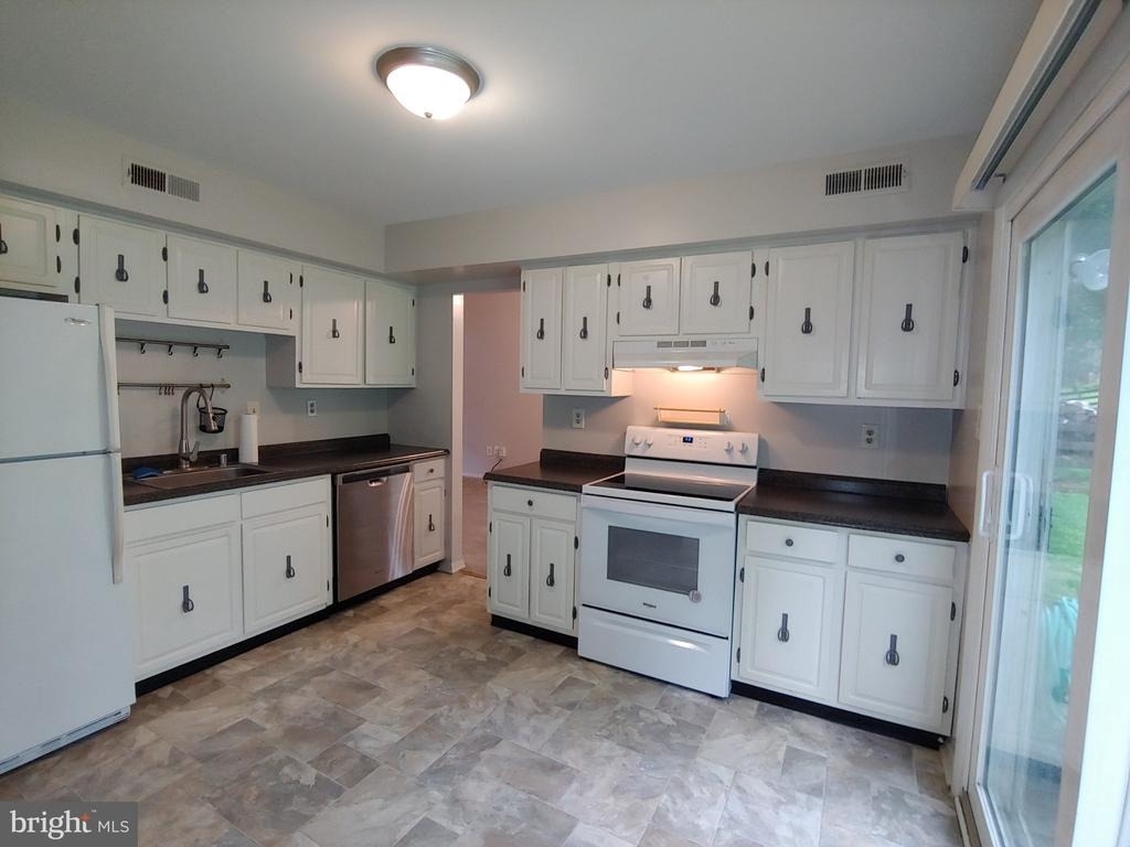 1910 Harcourt Avenue - Photo 8