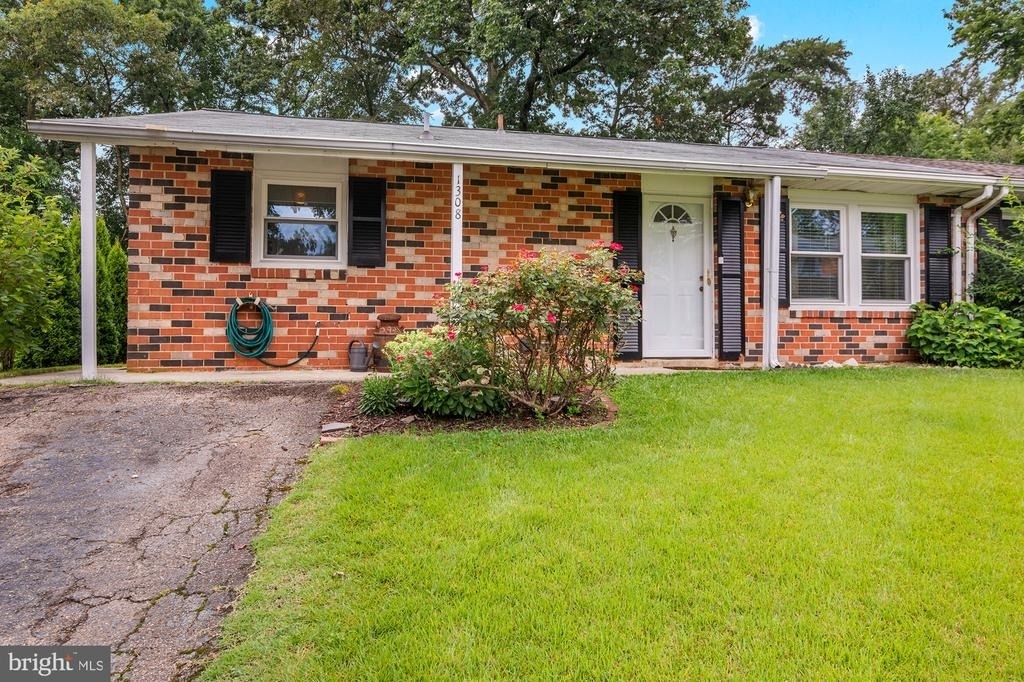 1308 Greyswood Road - Photo 2
