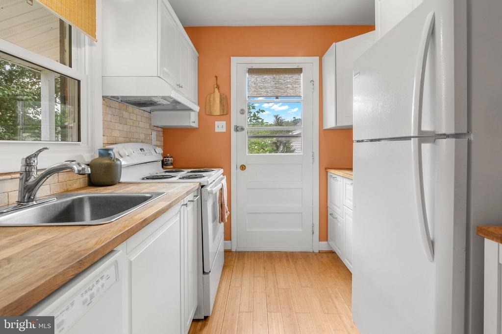 1308 Greyswood Road - Photo 16
