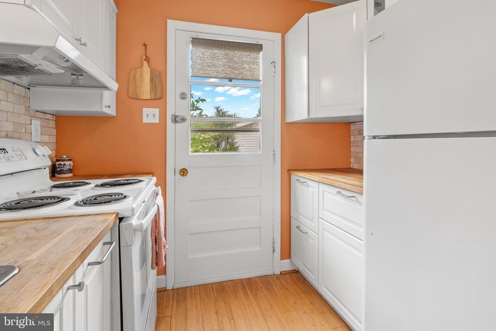 1308 Greyswood Road - Photo 17