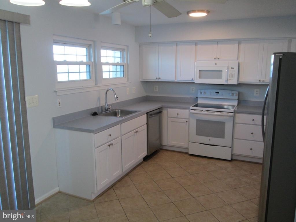 7959 River Rock Way - Photo 4