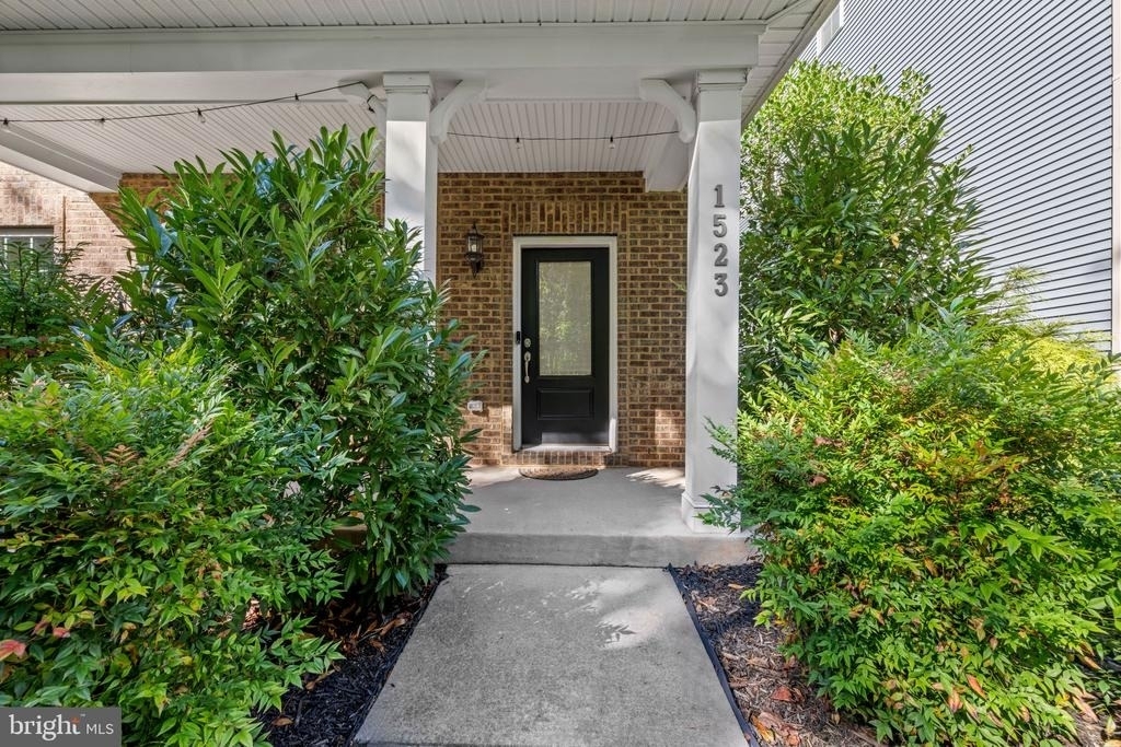 1523 Burnell Drive - Photo 2
