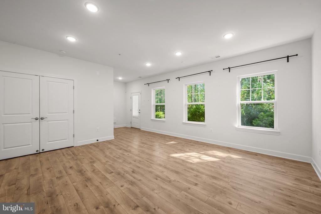1523 Burnell Drive - Photo 4