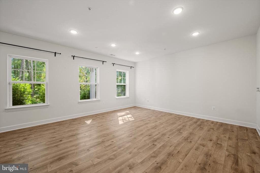 1523 Burnell Drive - Photo 5