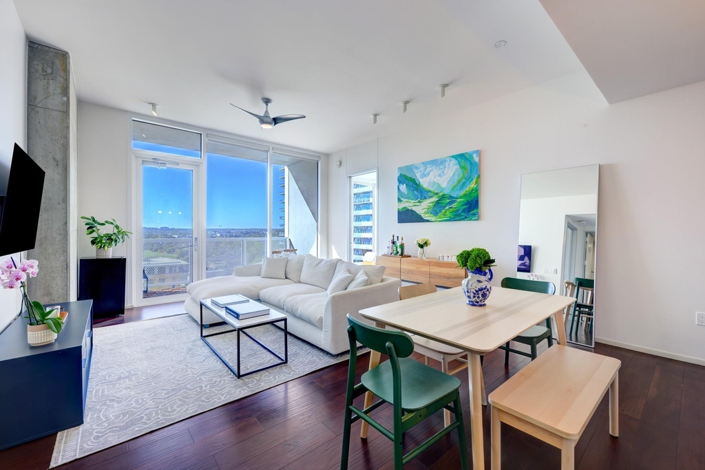 301 West Ave - Photo 1